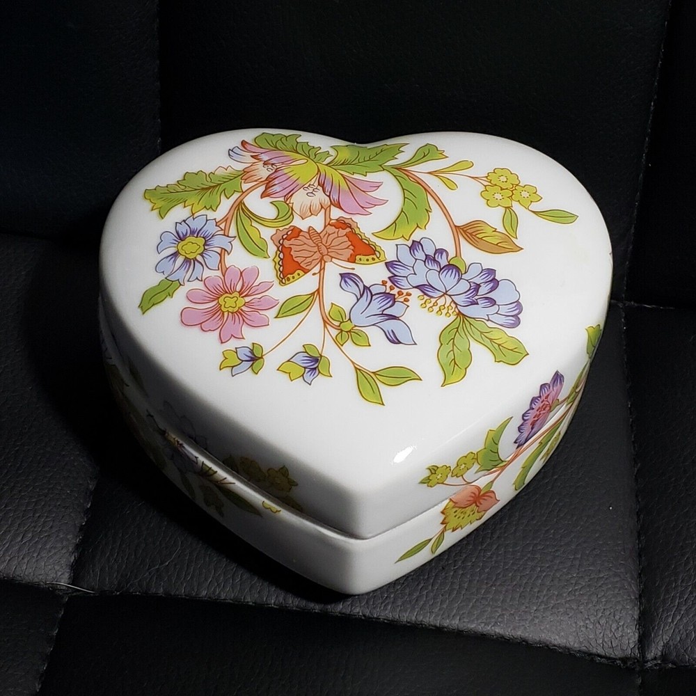 Vintage Korea Porcelain Mann Floral COUNTRY BUTTERFLY Heart Shaped Trinket Box‎